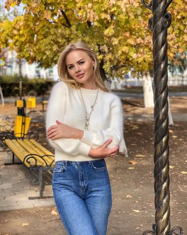 Escort Elenin