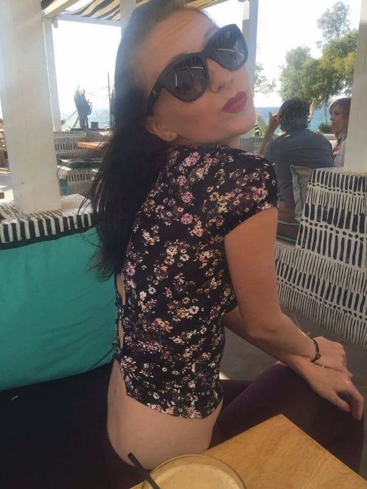 Escort Larissa