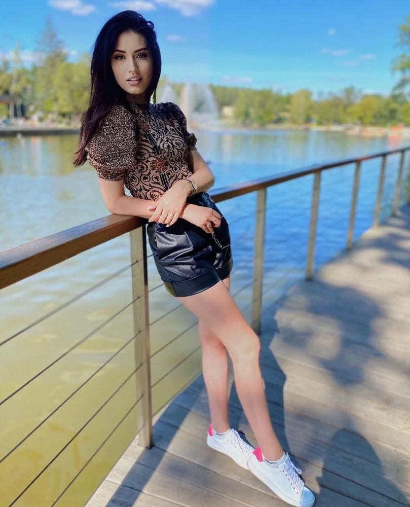 Escort Caprice