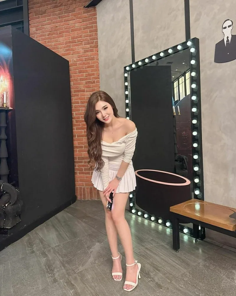 Escort Emina
