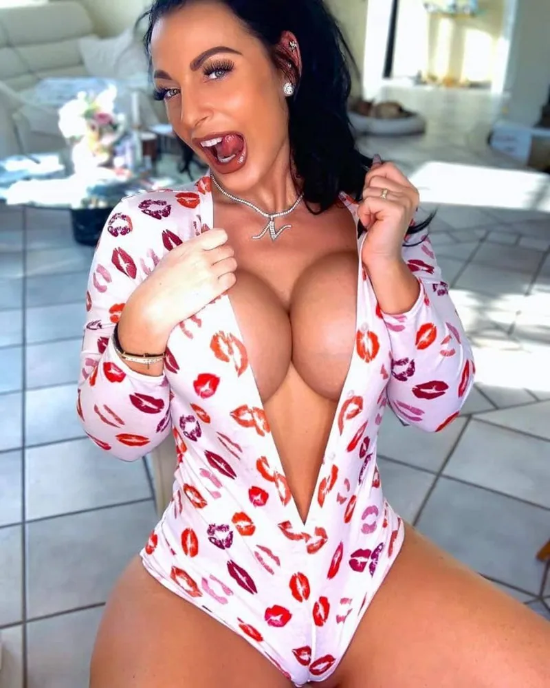 Escort Carmela